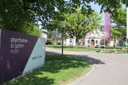 Haupteingang bei der Psychiatrie St.Gallen Nord in Wil. (Bild: PD)