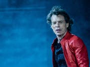 Mick Jagger soll eine neue Herzklappe bekommen. Danach will der Rolling-Stones-Frontmann in aller Frische auf die Bühne zurückkehren. (Bild: Keystone/DPA/PAUL ZINKEN)