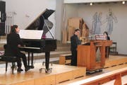 Barbara Swanepoel-Kreis (Flügel), Thomas Haubrich (Truhenorgel) und Dagmar Grigarova (Cembalo) spielen auf drei verschiedenen Tasteninstrumenten in der Kirche St. Stefan. (Bild: Barbara Hettich)