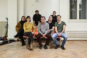 Das aktuelle «Saiten»-Team im Kulturkonsulat in St.Gallen. (Bild: PD)