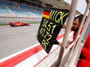 Das Schild liefert den Beweis: Mick Schumacher hat die Formel 1 erreicht - wenn auch erst zu Testzwecken (Bild: KEYSTONE/EPA/VALDRIN XHEMAJ)