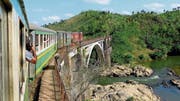 Auf der Eisenbahnlinie FCE (Fianarantsoa-Côte-Est Railway) verkehren Wagen, die aus der Schweiz stammen, unter anderem von der Brünigbahn, der Chemin de fer Yverdon-St. Croix und den Berner Oberland-Bahnen. (Bild: PD)