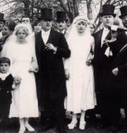 Margrit Knie (links) empfing Dr. Hans Gantenbein und Ehefrau Draga im Jahr 1972 im Wohnwagen. (Bild: Archiv Circus Knie)
