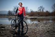 Die Triathletin Sandrine Benz lebt in Steinach, im Haus in dem sie aufgewachsen ist. (Bild: Benjamin Manser)