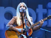 Der Musikmarkt wächst nicht zuletzt dank Stream-Angeboten - im Bild Margo Price an der «Spotify Best New Artist 2019 Party» in Los Angeles. (Bild: KEYSTONE/AP Invision/PHIL MCCARTEN)