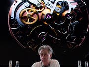 Der Swatch-Konzern - im Bild Swatch-CEO Nick Hayek - hat mit dem Slogan «Tick different» laut einem Gerichtsurteil die Rechte von Apple nicht verletzt. (Bild: KEYSTONE/ANTHONY ANEX)