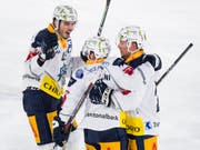Die Freude der Zuger Spieler ist berechtigt (Bild: KEYSTONE/JEAN-CHRISTOPHE BOTT)