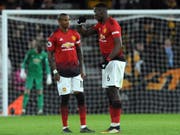 Ideenlos beim Aufsteiger: Paul Pogba (rechts) im Dialog mit dem später vom Platz gestellten Captain Ashley Young (Bild: KEYSTONE/AP/RUI VIEIRA)