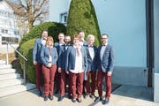 Der Vorstand des Ausserrhoder Wirteverbands präsentiert sich stilvoll in neuem Gewand. (Bild: Karin Erni)