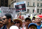 Kundgebung gegen Präsident Donald Trump – dank ihm gewinnen die Sozialisten an Zulauf. (Bild: Kamil Krzaczynski/Epa (Chicago, 30. Juni 2018))