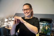 Petra Bilic-Schuler züchtet Gottesanbeterinnen, auch Mantiden genannt. (Bild: Manuela Jans-Koch, Erstfeld, 17. April 2019)