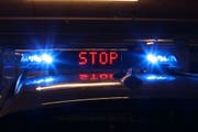 Der 21-Jährige konnte nach Ermittlungen schliesslich von der Polizei gefasst werden. Er gab sofort zu, dass er mit einer Schreckschusspistole im Westen der Stadt St.Gallen in die Luft geschossen hat. (Symbolbild: Keystone)