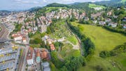 Die Ruckhalde vor Aufhebung der Bahnlinie im Frühling 2018. Der Zug verkehrt heute zwischen Oberstrasse und Riethüsli durch den neuen Ruckhalde-Tunnel. Seine Baustelle ist in der Mitte des Bildes sichtbar. (Bild: Urs Bucher - 7. September 2017)