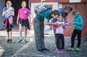 Die Posten des Osterhasen-OL waren jeweils an historischen Orten in Weinfelden angebracht. (Bild: Reto Martin)