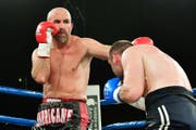 Tefik «Hurricane» Bajrami (Luzern, links) gewinnt gegen Paata Aduaschvili (Georgien, rechts). (Bild: topsportfotografie.ch)