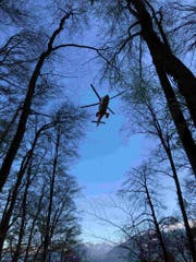 Die 54-jährige Frau und der 68-jährige Mann wurden schwerverletzt mit Helikoptern ins Spital geflogen. (Bild: Kapo SG)