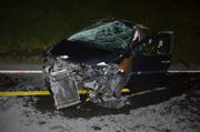 Ein Lenker verlor die Kontrolle über sein Fahrzeug. Der Wagen überschlug sich mehrfach. (Bild: Kapo AR)