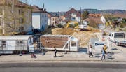Baustelle in der Ecke Flurhof-/Kleinbergstrasse, wo ein Mehrfamilienhaus mit zwölf Wohnungen entsteht. (Bild: Urs Bucher)