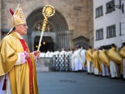 Verlängerung: Der 77-jährige Churer Bischof Vitus Huonder bleibt im Amt, bis seine Nachfolge geregelt ist. (Bild: KEYSTONE/GIAN EHRENZELLER)