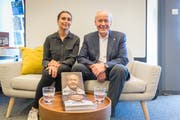 Köbi Kuhn und seine Co-Autorin Sherin Kneifl. (Bild: Hanspeter Schiess)