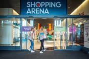 Einer der Eingänge zur Shopping-Arena. (Bild: Michel Canonica - 14. Juni 2018)