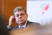 Wechselte vom Nein- ins Ja-Lager: der Luzerner SVP-Nationalrat Franz Grüter. (KEYSTONE/Anthony Anex)