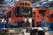 Im Stadler-Werk in Bussnang werden bald auch Züge für Kanada produziert. (Bild: Keystone/Gian Ehrenzeller)