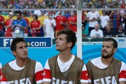An der WM 2014 sitzt Barnetta nur auf der Bank. (Bild: Peter Klaunzer/Keystone)