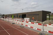 In Steinhausen beteiligt sich die öffentliche Hand mit 300000 Franken am Klubhaus der Fussballer. (Bild: Stefan Kaiser, 16. April 2019)