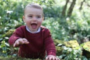 Seit seiner Geburt ein Posterboy: Der am 23. April einjährig gewordene Prinze Louis, fotografiert von seiner Mutter Kate, Herzogin von Cambridge,. (Duchess of Cambridge/Kensington Palace via AP)