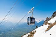 Reibungslos wieder in Betrieb gegangen: Die Staubern-Bahn in Frümsen erfreute sich über das Osterwochenende grosser Nachfrage. (Bild: Gian Ehrenzeller/Keystone)