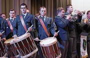 Begeisterndes Militärkonzert in Rebstein und mit dabei war der Rheintaler Pascal Lehnherr von den Lüchinger Tambouren (Mitte). (Bild: Max Pflüger)