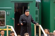 Kim Jong Un bei seiner Ankunft an der Grenzstation in Chassan. Bild: Alexander Safronov/AP (Chassan, 24. April 2019)