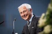 Ein bisschen Spass muss sein: Thomas Gutzwiller, Verwaltungsratspräsident der St.Galler Kantonalbank. (Bild: Ralph Ribi (St.Gallen, 24. April 2019))
