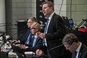 Finanzdirektor Marcel Schwerzmann kämpft an der Sondersession vom 18. Februar im Kantonsrat für die Aufgaben- und Finanzreform. Links von ihm die Regierungsräte Paul Winiker und Guido Graf, rechts Reto Wyss. (Bild: Nadia Schärli, Luzern)