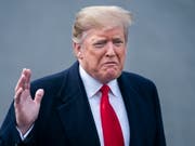 Er hat den Begriff Fake News erst richtig populär gemacht: US-Präsident Donald Trump. Kritiker sehen ihn auch als Produzenten solcher - jedenfalls von so genannten alternative facts. (Bild: KEYSTONE/EPA/JIM LO SCALZO)