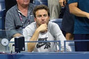Justin Gimelstob verfolgt eine Partie an den US Open. (Bild: Jean Catuffe/Getty (New York, 7. September 2015))