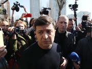 Gilt zwar als russlandfreundlicher als Amtsinhaber Poroschenko - aber der designierte ukrainische Präsident Selenskyj hat Moskau nun schon einmal den Tarif durchgegeben. (Bild: KEYSTONE/EPA/STEPAN FRANKO)