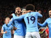 Jubel über einen weiteren Schritt Richtung Meistertitel: Leroy Sané (Nummer 19) entschied das Derby für Manchester City mit dem 2:0 (Bild: KEYSTONE/AP/JON SUPER)