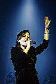 Dolores O’Riordan, die charismatische Frontfrau der irischen Band Cranberries. (Bild: Frank Hönsch/Getty (Berlin, 2. Mai 2017))