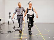 Ein Proband testet die smarte Leggins. (Bild: Maya Wipf & Daniele Kaehr)