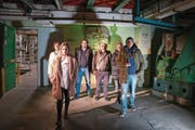 Probe für «Gedächtnispalast» in Emmenbrücke. Im Hintergrund ist das Wespennest aus Stalden zu sehen. (Bild: Beat Allgaier/PD)