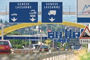 Am 12. Dezember 2018 war das Schengener Abkommen 10 Jahre in Kraft. Im Bild der Grenzübergang in Bardonnex im Kanton Genf. (Bild: Keystone/Martin Rütschi, 13. August 2008)
