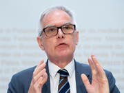 Hanspeter Uster, Präsident der Aufsichtsbehörde über die Bundesanwaltschaft, präsentiert den Tätigkeitsbericht 2018. (Bild: KEYSTONE/ANTHONY ANEX)
