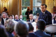 Der französische Präsident Emmanuel Macron bei seiner gestrigen Rede. (Bild: Ian Langsdon/EPA (Paris, 25. April 2019))