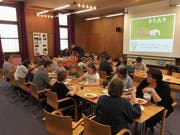 Ein gemeinsamer Zmittag bildete den Abschluss des «Oster-Generationen-Experiments» der Evangelischen Kirchgemeinde Buchs. (Bild: PD)