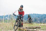 Stefan Peter auf dem Bikeparcours, der am 5. Mai offiziell eröffnet wird. (Bild: PD (Giswil, 7. April 2019))