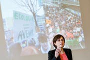 Regula Rytz, Grünen-Präsidentin, lehnt die AHV-Steuer-Vorlage ab. (KEYSTONE/Jean-Christophe Bott)