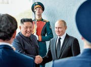 Nordkoreas Machthaber Kim Jong Un und der russische Präsident Wladimir Putin gestern in Wladiwostok. Bild: Yuri Kadobnov/AP (Wladiwostok, 25. April 2019)