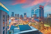 Blick auf Downtown Nashville in der Abenddämmerung. (Bild: Sean Pavone/Getty)